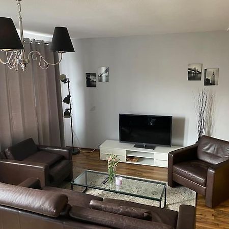 Apartment City Sued- 5 Zimmer_15 Personen _ Komplett_Eingerichtet Amburgo Esterno foto
