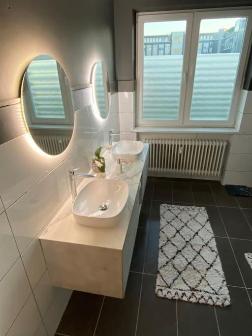 Apartment City Sued- 5 Zimmer_15 Personen _ Komplett_Eingerichtet Amburgo Esterno foto