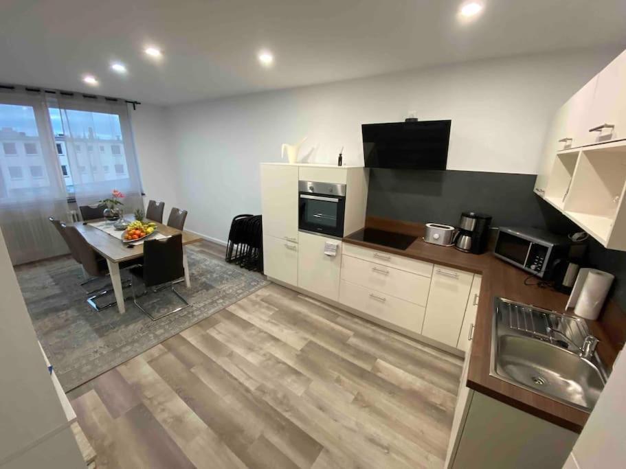 Apartment City Sued- 5 Zimmer_15 Personen _ Komplett_Eingerichtet Amburgo Esterno foto