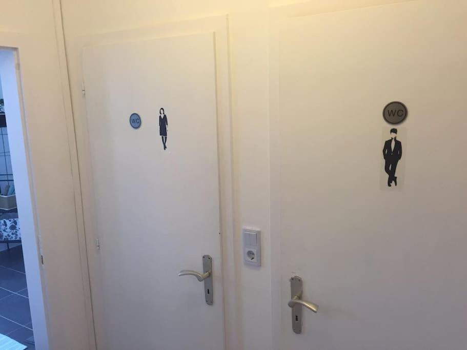 Apartment City Sued- 5 Zimmer_15 Personen _ Komplett_Eingerichtet Amburgo Esterno foto