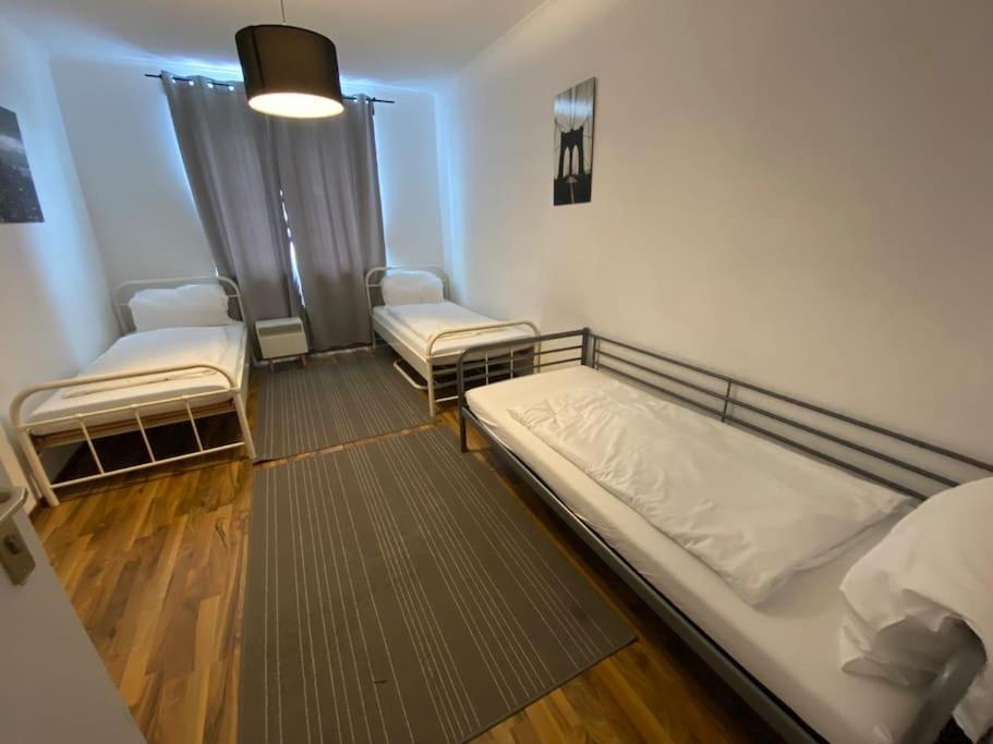 Apartment City Sued- 5 Zimmer_15 Personen _ Komplett_Eingerichtet Amburgo Esterno foto