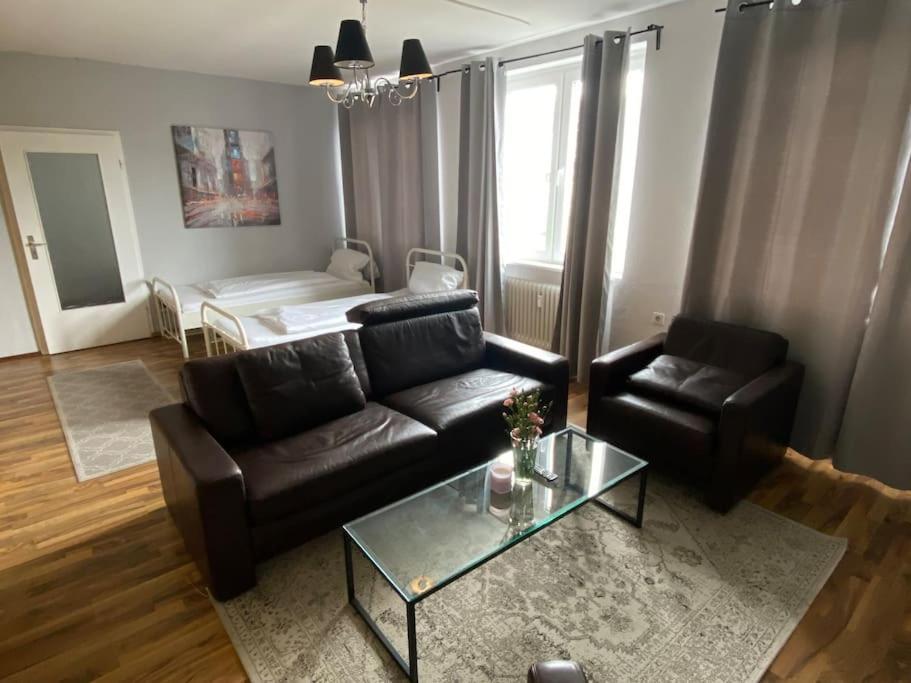 Apartment City Sued- 5 Zimmer_15 Personen _ Komplett_Eingerichtet Amburgo Esterno foto