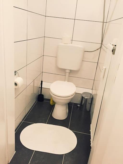 Apartment City Sued- 5 Zimmer_15 Personen _ Komplett_Eingerichtet Amburgo Esterno foto